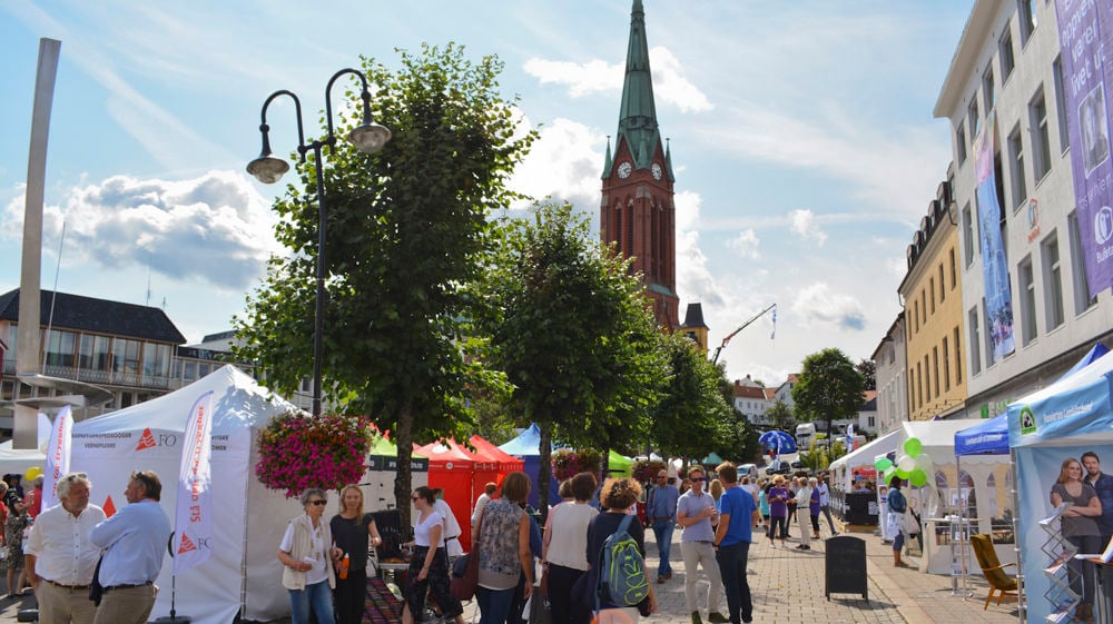 Kirken er synlig på flere måter under Arendalsuka
