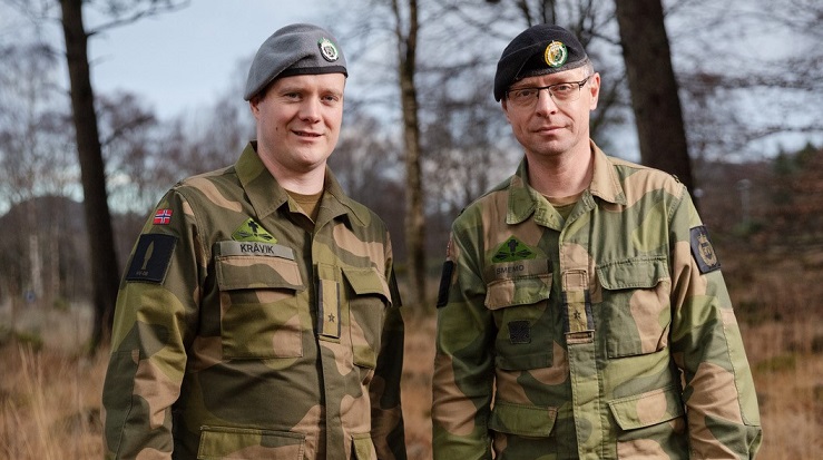 Feltprestene Eivind Kråvik (t.v.) og Helge Smemo i Heimevernsdistrikt Rogaland og Agder.