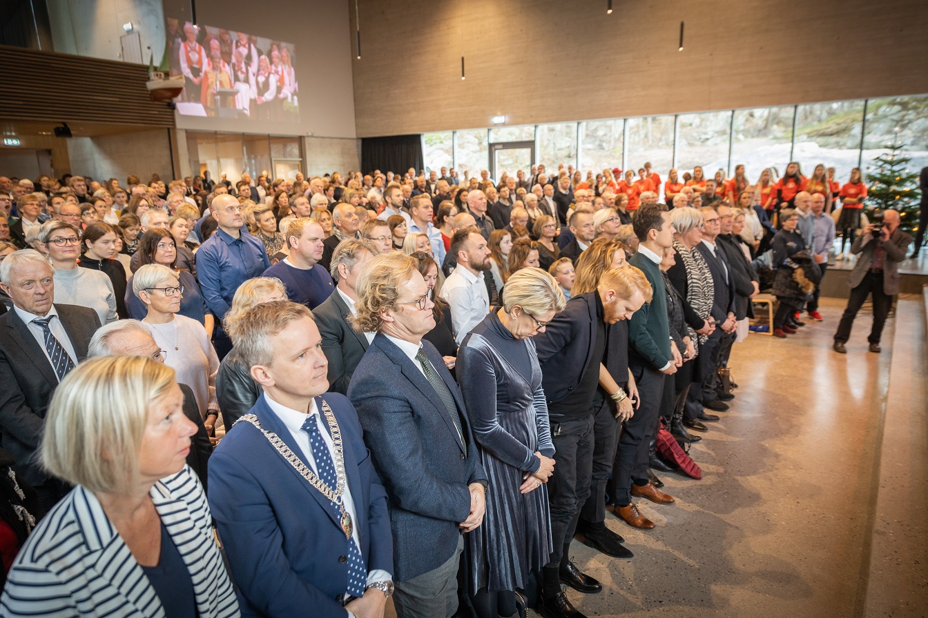 Varaordfører Jørgen Kristiansen representerte kristiansand kommune under åpningen i den fullstappede kirken. Foto:Frank Otto Pedersen.