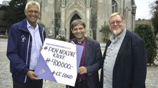 Christen Puntervold (t.v.) fra Sparebanken Sør, biskop Stein Reinertsen og prosjektleder Tore Gullaksen. Foto Geir Myre.