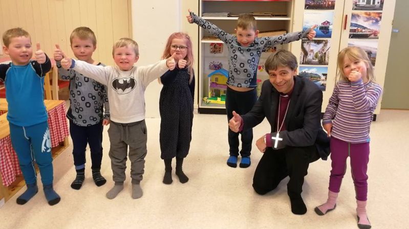 Stein Reinertsen på besøk i Sluseparken barnehage