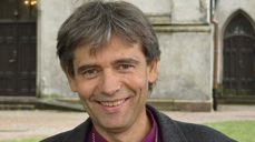 Biskop Stein Reinertsen utenfor Kristiansand domkirke Tveit kirke (Foto: Geir Myre)