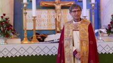 Biskop Stein Reinertsen har etter samtaler med lokal kirkeledelse og fagforeninger bestemt at kirkene her i bispedømmet kan åpnes fra 24. mai. Bildet er fra en visitas i Farsund i 2017.