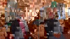 Biskop Stein Reinertsen i samtale med forfatter Gaute Heivoll i Finsland kirke på kulturkvelden 22. januar.