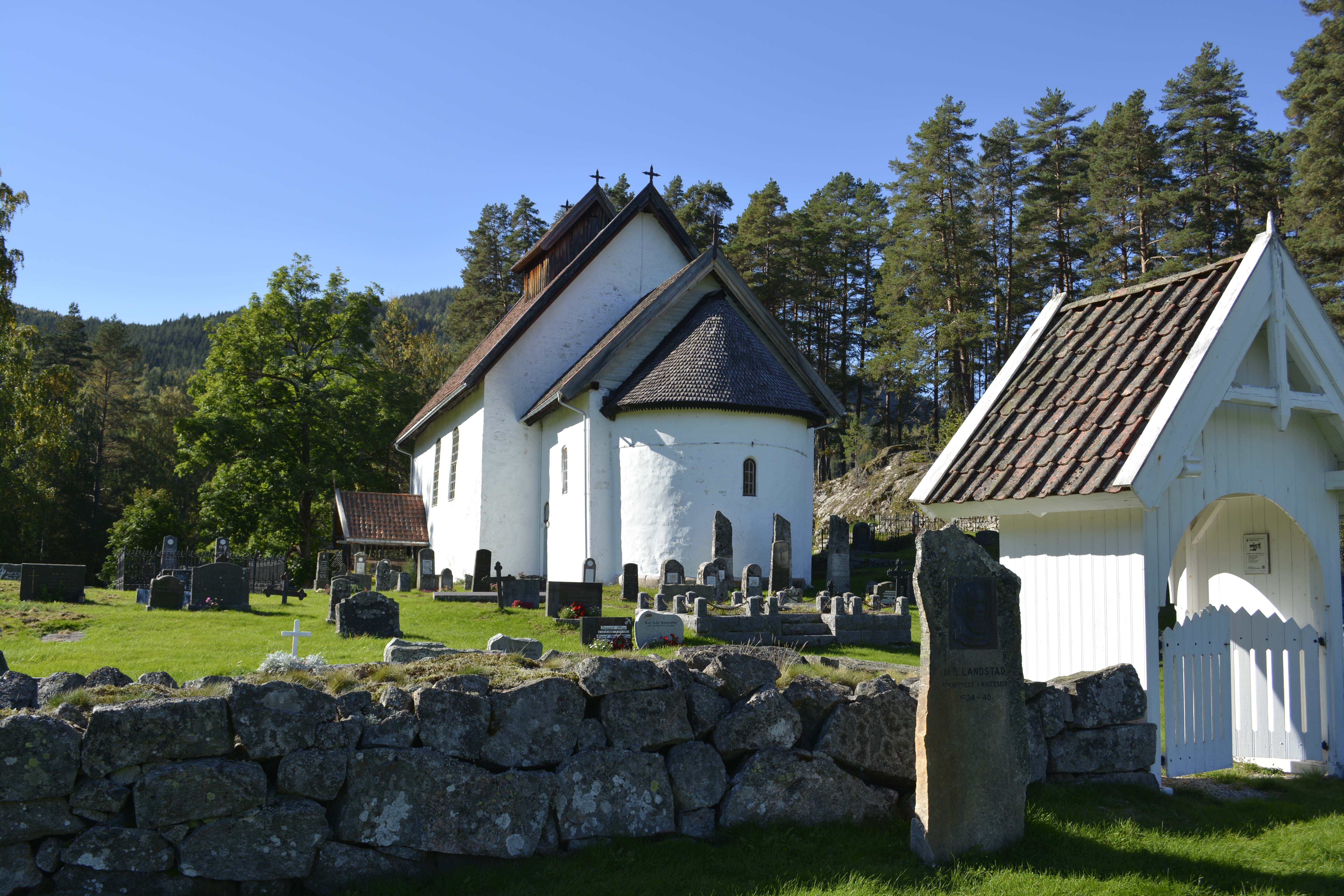 Kviteseid gamle kirke - men hvor gammel er den egentlig? (Foto: Agder og Telemark bispedømme)