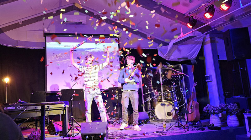 UT-konferansen åpnes med et smell av møtelederene Knut og Magnus (Foto: Steffen Eikenæs)
