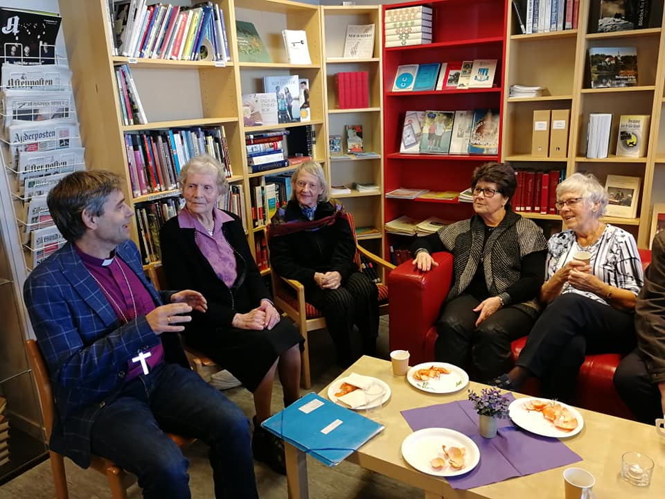 Biskopen møtte bygdefolk på tirsdagstreffet på biblioteket på Birkeland.