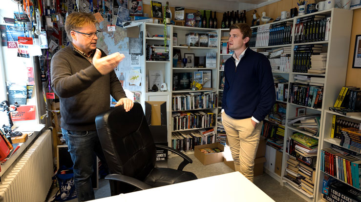 Thor Haavik i samtale med forfattar Jørn Lier Horst om korleis ein etterforskar "Cold cases". Foto Kjetil Fyllingen