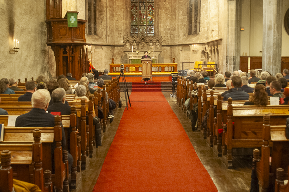 Det var mange som hadde møtt fram på biskopens mottaking