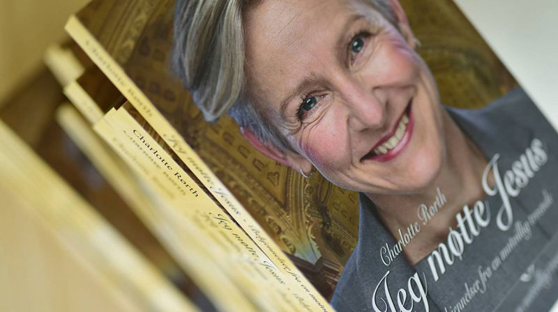 Charlotte Rørth har skrevet bok om sitt møte med Jesus og om hvordan ulike fagpersoner reagerte på hennes fortelling om dette. Foto: Paradigmeskifte forlag