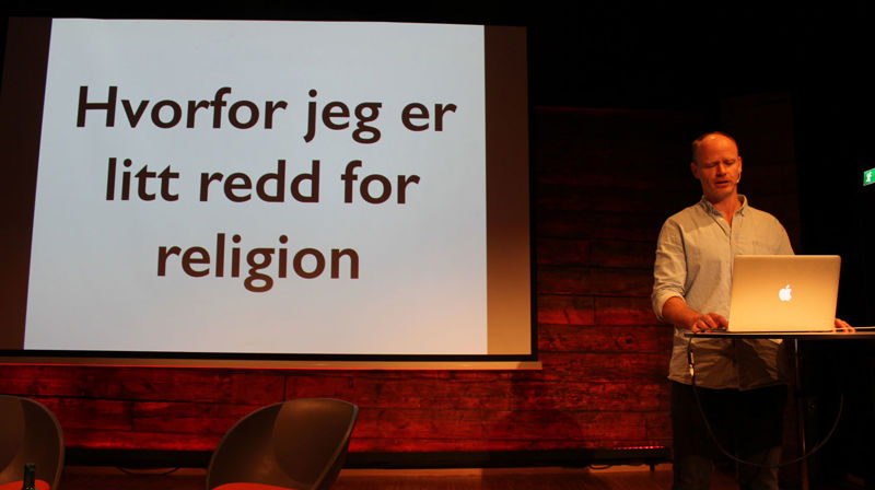 Harald Eia startet møtet med et lite foredrag