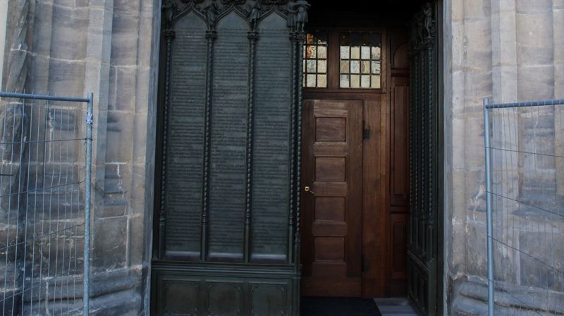 Døra til Slottskyrkja i Wittenberg.