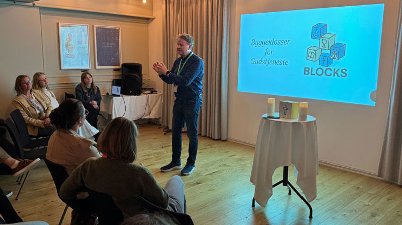 Byggeklossar for ungdomsgudstenester var også tema for eit seminar på Stiftsmøtet 2025.