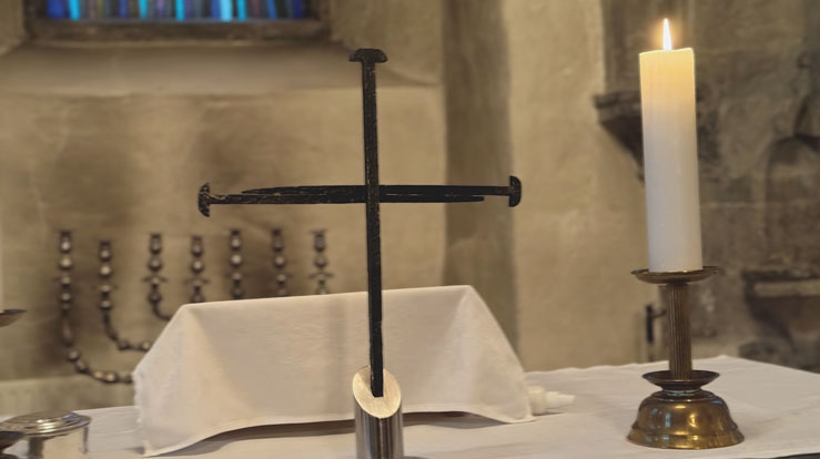 Cross of nails markerer Bergen domkirke sin plass i fellesskapet med base i Coventry cathedral og med fred og forsoning som sitt store mål. Høyr om dette og om fred etter væpna konflikt på temakvelden 21. november.