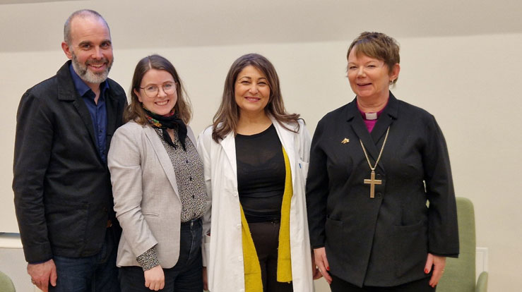Biskopen var på med på ein samtale om abort på Haukeland. F.v. sjukehusprest Helge Alsaker Solheim, forskar Marte E. S. Haaland og overlege Elham Baghestan. 