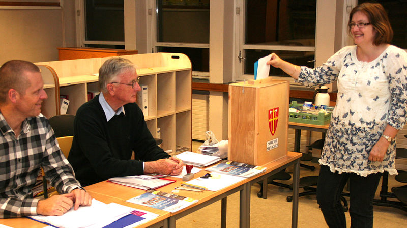 Veljarane i Bjørgvin kan velja mellom ulike kandidatar på ei liste til bispedømeråd og Kyrkjemøtet, i tillegg til at dei kan røysta ved soknerådsvalet. Ill. foto frå kyrkjevalet 2011.