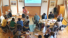 Språkkafe i Meland er eitt av fleire tiltak i integreringsarbeidet til kyrkjelydane i Alver. Foto: Anne Sofie Nergård Uthaug