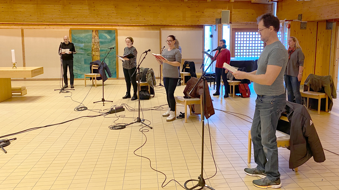 På sundag sender NRK radiogudsteneste frå Søreide. Sist gong det var radiogudsteneste frå denne kyrkja, var songarar frå Søreide songlag kyrkjelyd i bokstaveleg tyding.