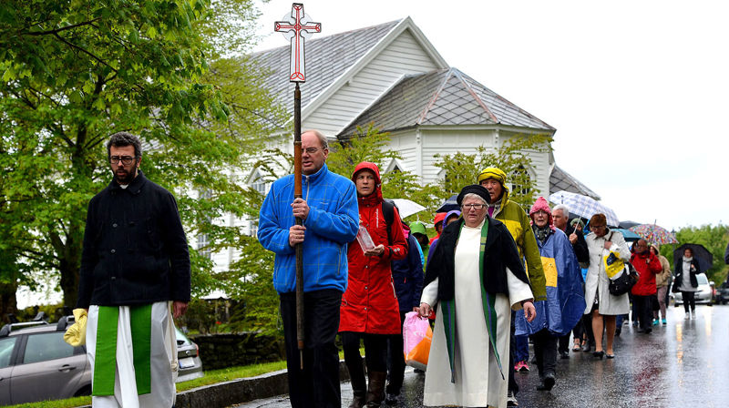 Prosesjon i Selja. Foto: Trond Øigarden