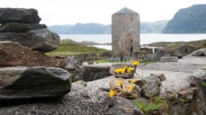 Klosterkyrkja i bakgrunnen er staden for seljumannamessa på Selja