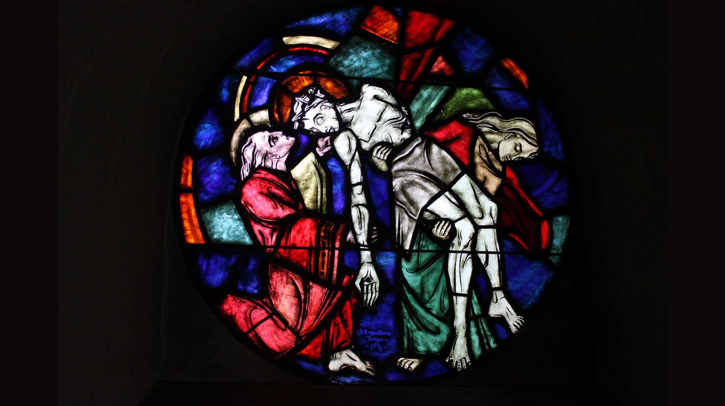 Glasmåleri i Arna kyrkje av G. Rognaldsen, 1936. Foto: Arna kyrkjelyd.