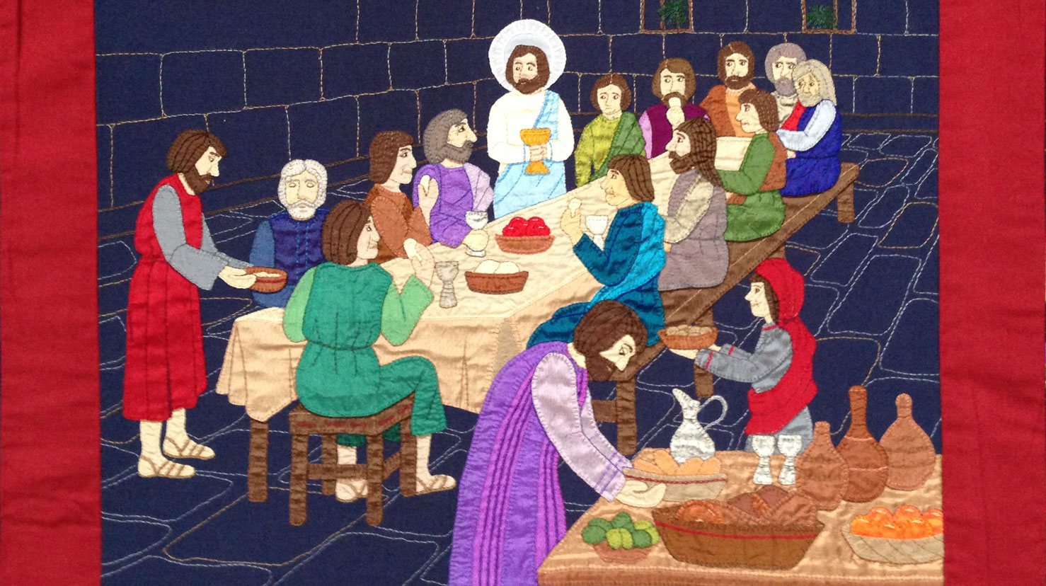 Dette begeret er den nye pakt i mitt blod, som vert aust ut for dykk. Teppe av Unni Sjåstad. Årdal kyrkje. Foto: Ruth Jane Øren