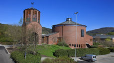 Åsane har fått ny sokneprest. Foto frå Åsane kirke:Kirkebyggdatabasen-Svein Ulvund