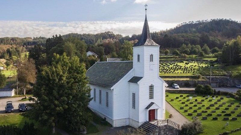 Meland kyrkje er blant dei som sender gudsteneste på nett på Maria bodskapsdag. Foto:kyrkja.no/meland
