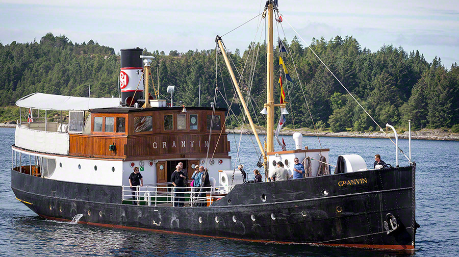 Du kan bli med M/S Granvin til jubileumsgudsteneste på Hamre 26. mai