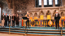 Domprost Gudmund Waaler presenterte bispedømet si markering av landslovsjubileet. På biletet elles er f.v. Reidar Digranes, byråd for næring, kultur og idrett i Bergen kommune, Kjell Kvingedal, miljødirektør Statsforvaltaren, Margareth Hagen, rektor ved UiB, Gunnar Yttri, rektor ved Høgskulen på Vestlandet, Marianne L. Nielsen, direktør Bymuseet i Bergen og til høgre Jon Askeland, fylkesordførar. Foto: Helen Daae Frøyseth/Vestland fylkeskommune.