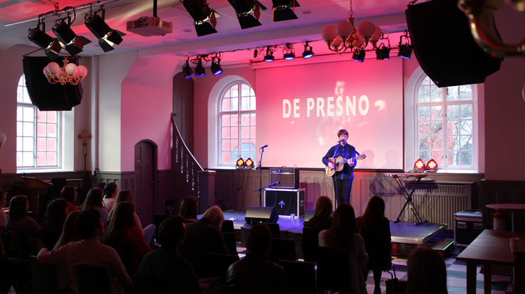 Foto frå huskonserten på ungdomstinget 2015 med De Presno