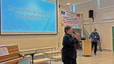 Frå spørjetime for 1. - 4. trinn på Lindås skule. Foto: Torfinn Wang