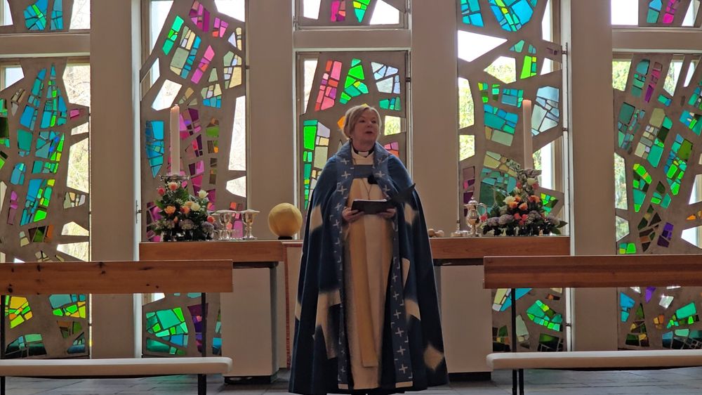 Biskopen feira gudsteneste i Landås på visitasten 26. april 