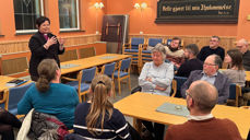 Eit felles møte med tilsette og sokneråda er alltid del av ein visitas. Her frå møtet i Fusa kyrkje.