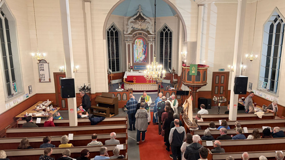 Uggdal kyrkje feira 150 år med gudsteneste under visitasen