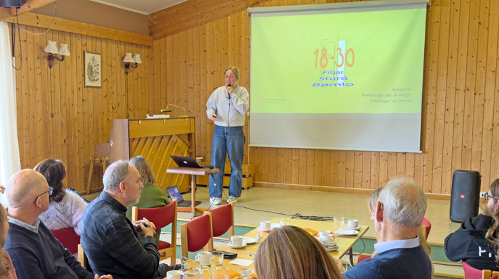 Prosjektleiar Idun Fjeld presenterte satsinga for unge i alderen 18-30 år i Sunnhordland på prostidag for alle sokneråd og tilsette.