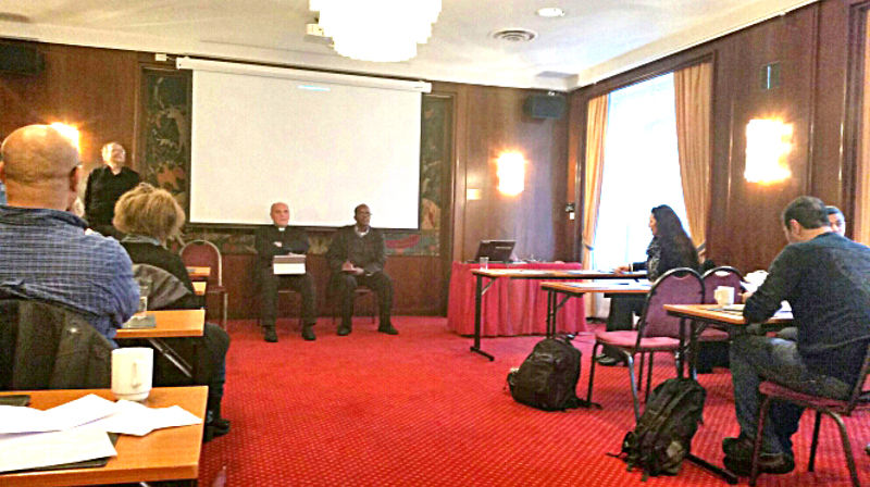 SEMINAR: Jan Otto Myrseth og imam Abdoulatif frå Bergen moské. Foto: Nooshin Zaery.