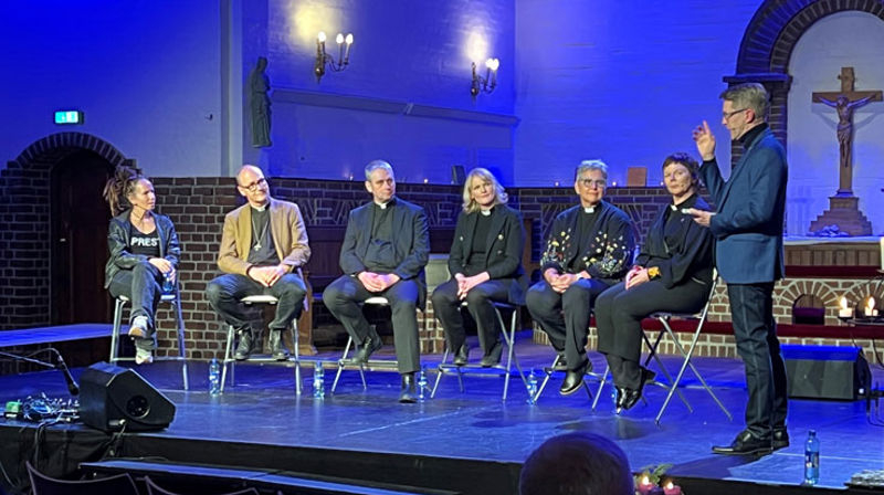 Den 6. desember vart dei seks bispekandidatane intervjua og presenterte av Kyrkjerådet v/Magne Vik Ravndali St.Jakob eller sjå presentasjonen på ein skjerm nær deg. Oppe frå venstre: Stephanie Dietrich (foto: Erlend Berge), Sunniva Gylver (foto: Harald Bø), Ragnhild Jepsen, Nils Terje Lunde (foto: Forsvaret), Kjersti Gautestad Norheim (foto: Gyrid Cecilie Nygaard) og Gudmund Waaler.