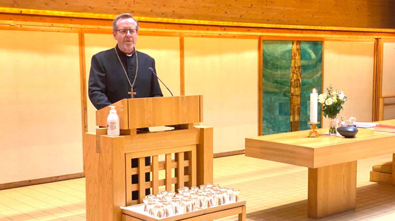 Biskopen held visitasføredrag i Søreide kirke.