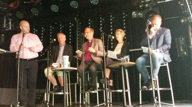 Biskopen i debatt om religionsfridom og diskriminering. Foto: Tore Skjæveland.