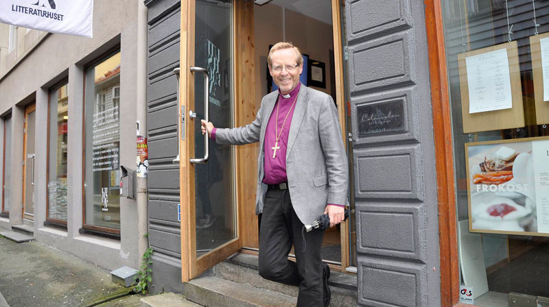 Halvor Nordhaug inviterer nok ein gong til møte på Litteraturhuset. Foto: Silje Haugen