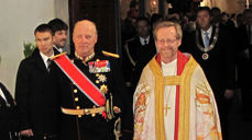 Den 8. mars 2009 vart Halvor Nordhaug vigsla som biskop i Bjørgvin. Her saman med HM Kong Harald etter gudstenesta. No har bispedømerådet lagt løpet for å finna biskopen sin etterfølgjar. Foto: Svein Tøsse