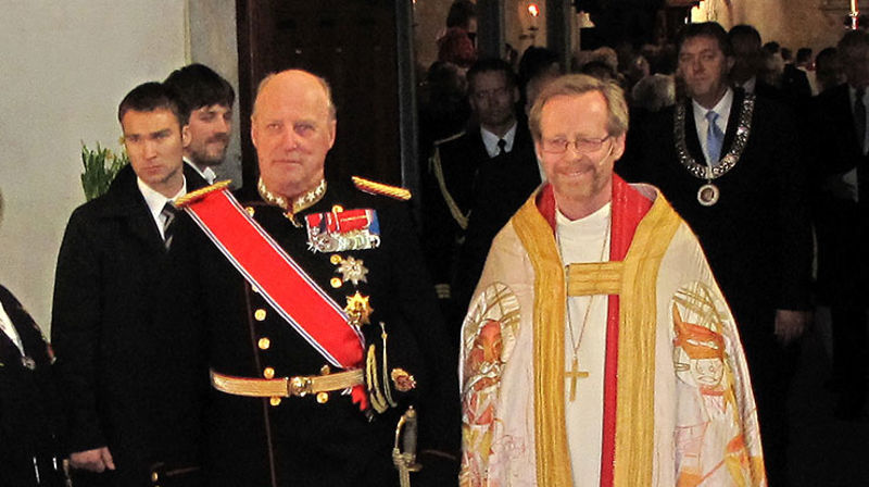 Den 8. mars 2009 vart Halvor Nordhaug vigsla som biskop i Bjørgvin. Her saman med HM Kong Harald etter gudstenesta. No har bispedømerådet lagt løpet for å finna biskopen sin etterfølgjar. Foto: Svein Tøsse