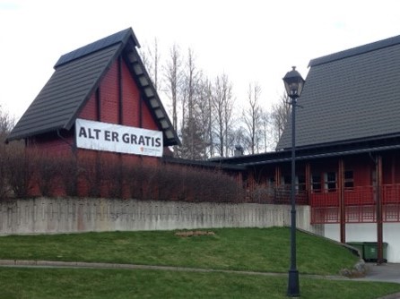 Fra gratisuka i Fjellhamar. I en uke arrangerer prester, stab og 100 frivillige middag, konserter, middager, nabolagsfest for 1500, byttemarkeder, bilvask etc. Alt er gratis. Det handler om nåde, og å kunne ta imot, sier Elisabeth Lund, prest  og primus motor i Fjellhamar