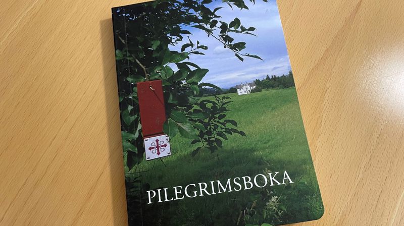 Nå er "Lilla pilegrimsboken" tilgjengelig på norsk!