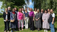 Årets studenter på Veien til vigsling 2 sammen med biskop Kari