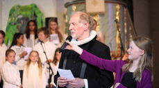 Barna bidro sterkt under gudstjenesten