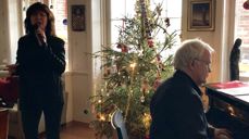 Den kjente salmen fremføres av Mette Gansmoe og Martin Alfsen (FOTO: Karianne Hjørnevik Nes)