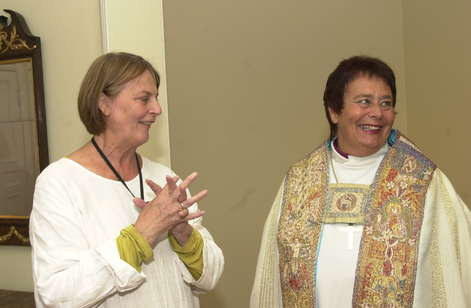 Borgny Farstad Svalastog har i en årrekke laget kirkekunst og kirketekstiler for menigheter i Hamar bispedømme. Hun skapte også ny bispekåpe til biskop Solveig Fiske. Kåpa ble tatt i bruk i 2007. Foto: Håvard Lillebo, Østlendingen