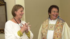 Borgny Farstad Svalastog har i en årrekke laget kirkekunst og kirketekstiler for menigheter i Hamar bispedømme. Hun skapte også ny bispekåpe til biskop Solveig Fiske. Kåpa ble tatt i bruk i 2007. Foto: Håvard Lillebo, Østlendingen